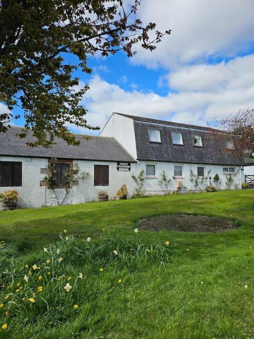 The Ferns - Shared Garden Apartment With Parking Darvel Exterior foto