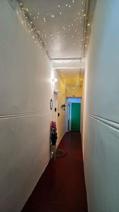The Ferns - Shared Garden Apartment With Parking Darvel Exterior foto