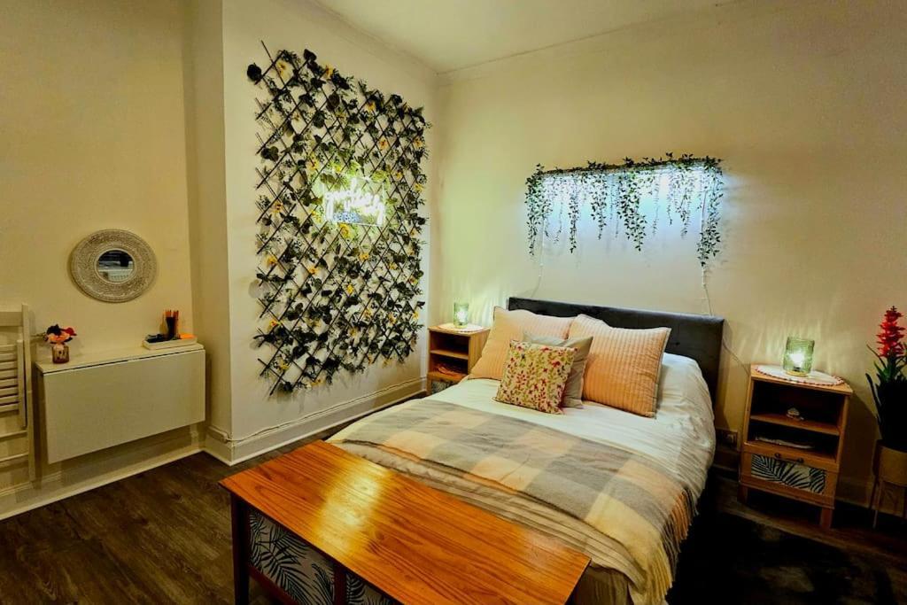 The Ferns - Shared Garden Apartment With Parking Darvel Exterior foto