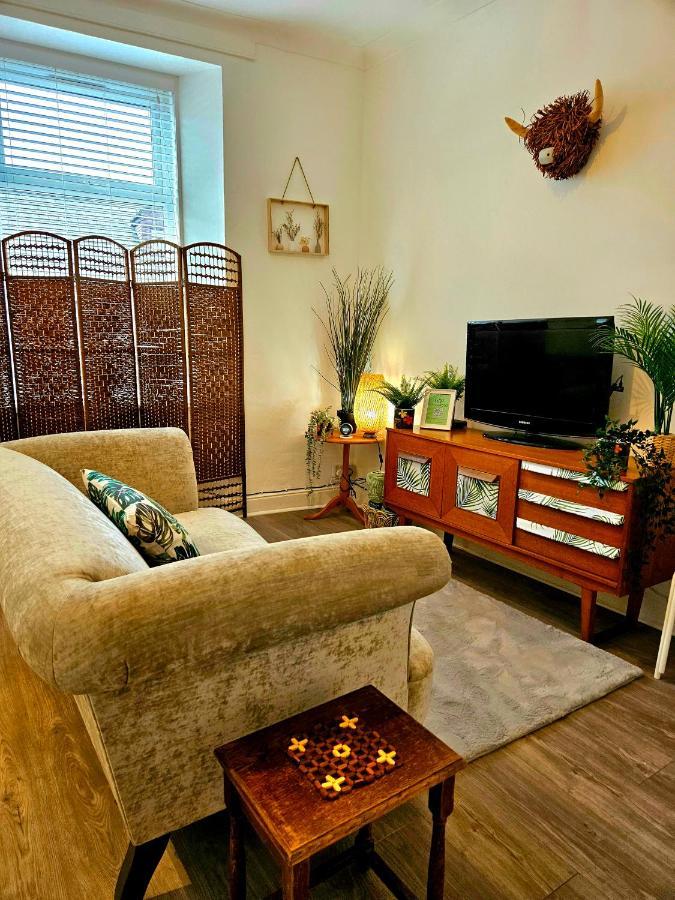 The Ferns - Shared Garden Apartment With Parking Darvel Exterior foto