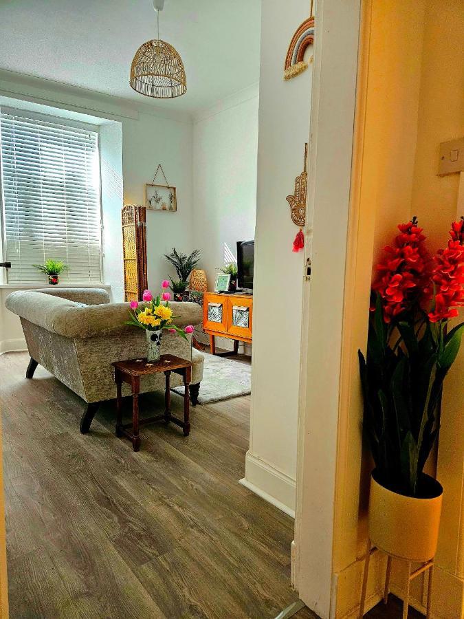 The Ferns - Shared Garden Apartment With Parking Darvel Exterior foto